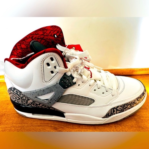 Jordan spizike like new ! - Picture 3 of 5
